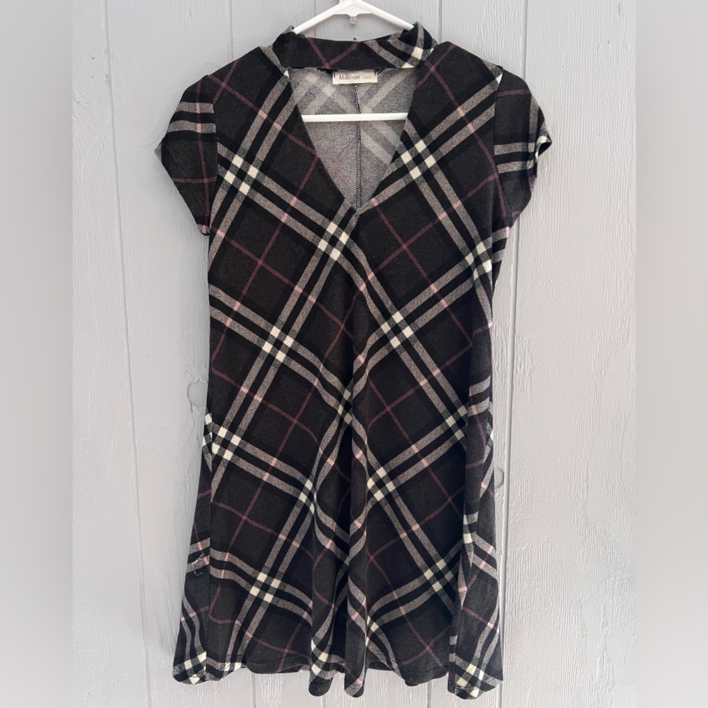 Millibon NWOT V-Neck Dress SMALL